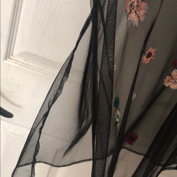 Sheer short sleeve embroidered top - Picture 4 of 4